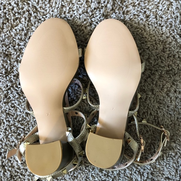 Gold studded block heels - Picture 4 of 4